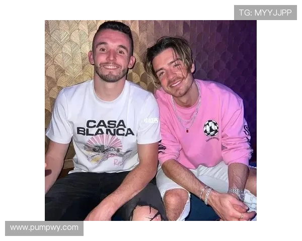 法国足球明星穿搭风格解析 时尚与运动的完美融合