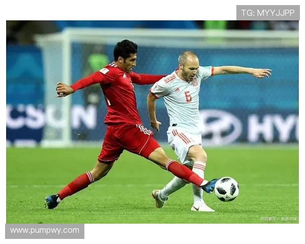 足球球星训练场怒火中烧 激烈冲突引发场面失控球迷热议